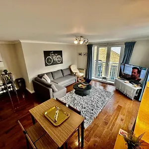 O2 Arena Luxury Flat Sleeps 6 With Parking Apartment London